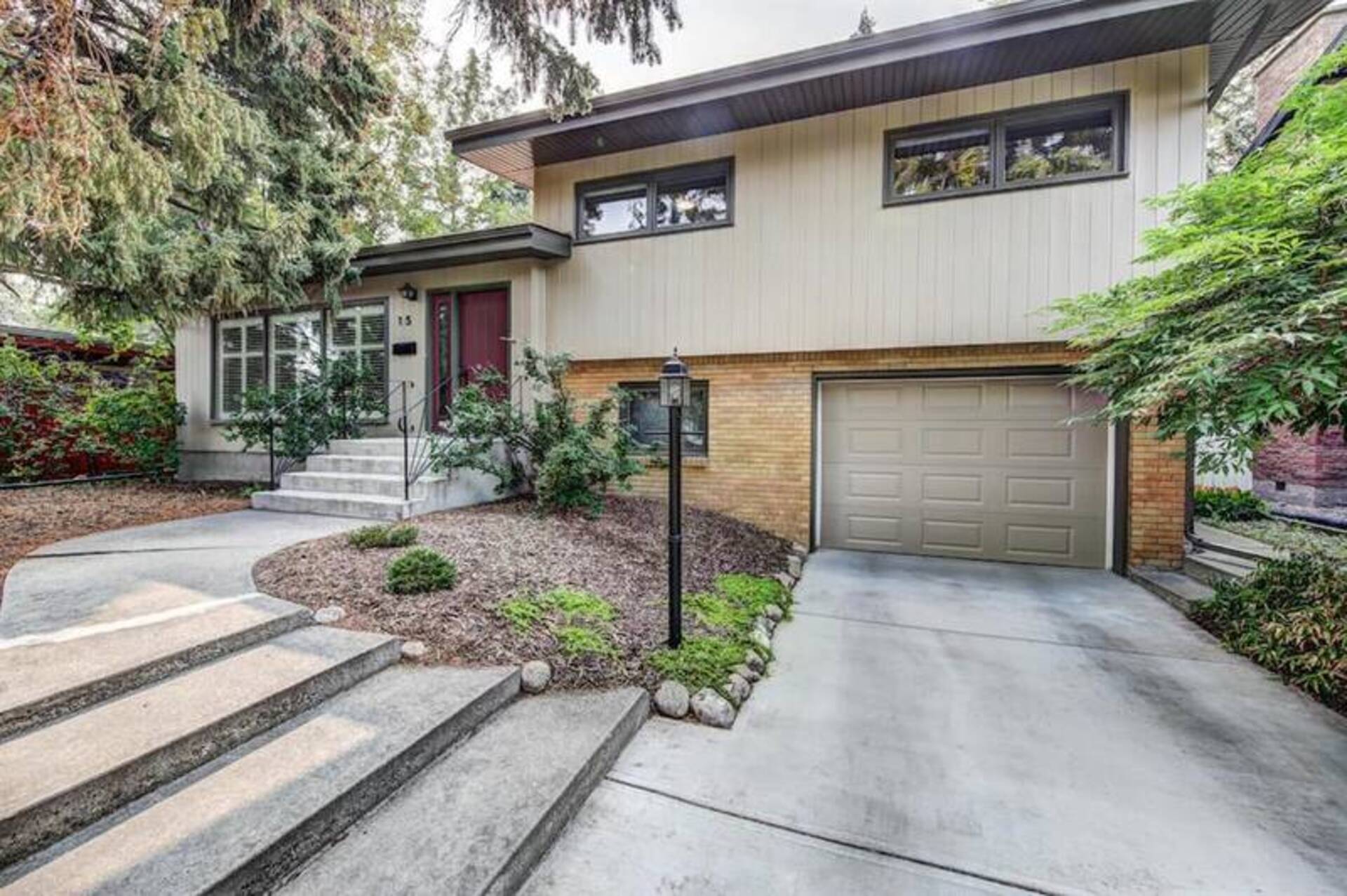 15 Chinook Drive SW 