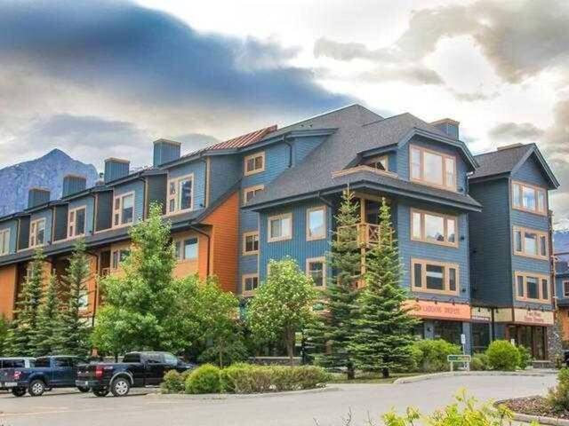 207, 1140 Railway Avenue Canmore