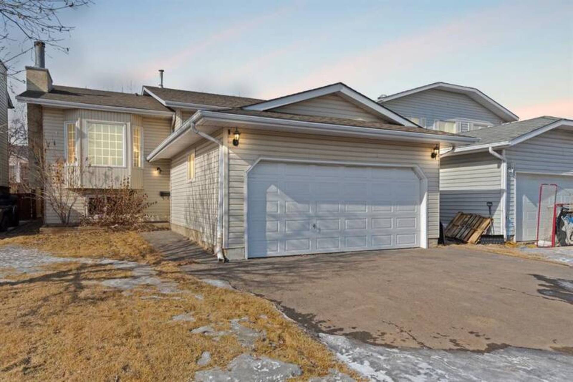 260 Bacon Place Fort McMurray