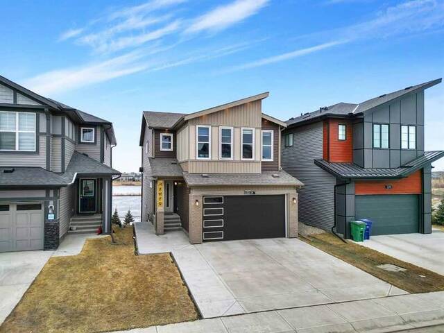 1257 Chinook Gate Bay SW Airdrie