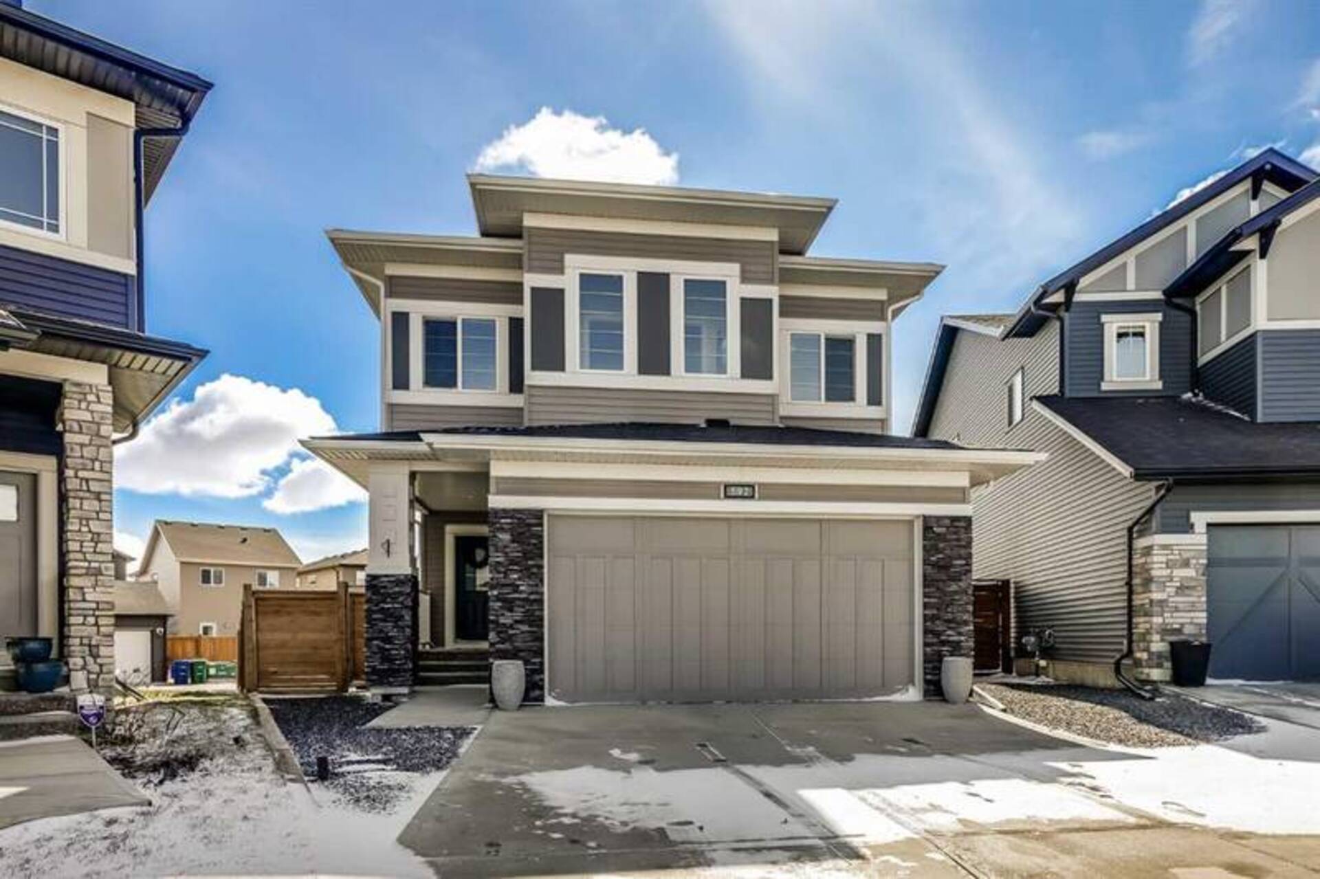 592 Chinook Gate Square SW Airdrie