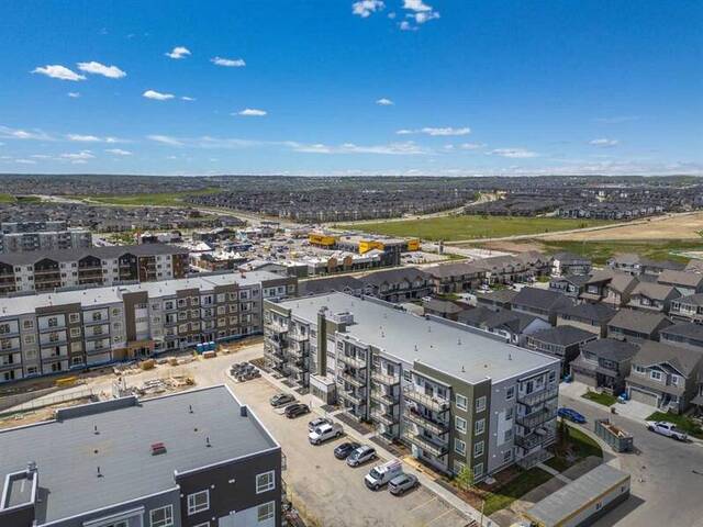 2413, 33 Carringham Gate NW Calgary