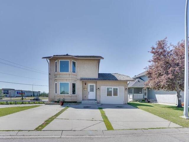 186 Martinglen Way NE Calgary