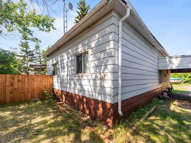 4822 49 Street Lougheed