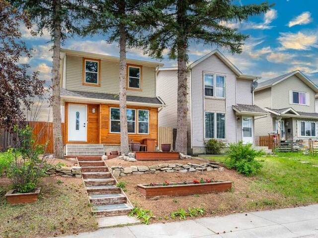 132 Castlegreen Close NE Calgary