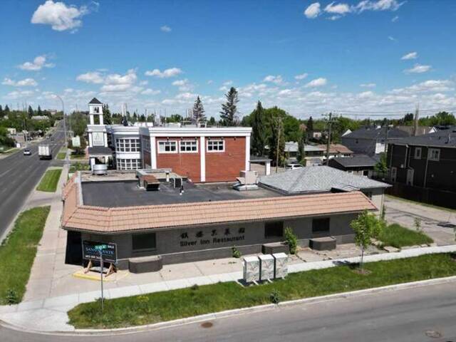 2702 Centre Street NE Calgary