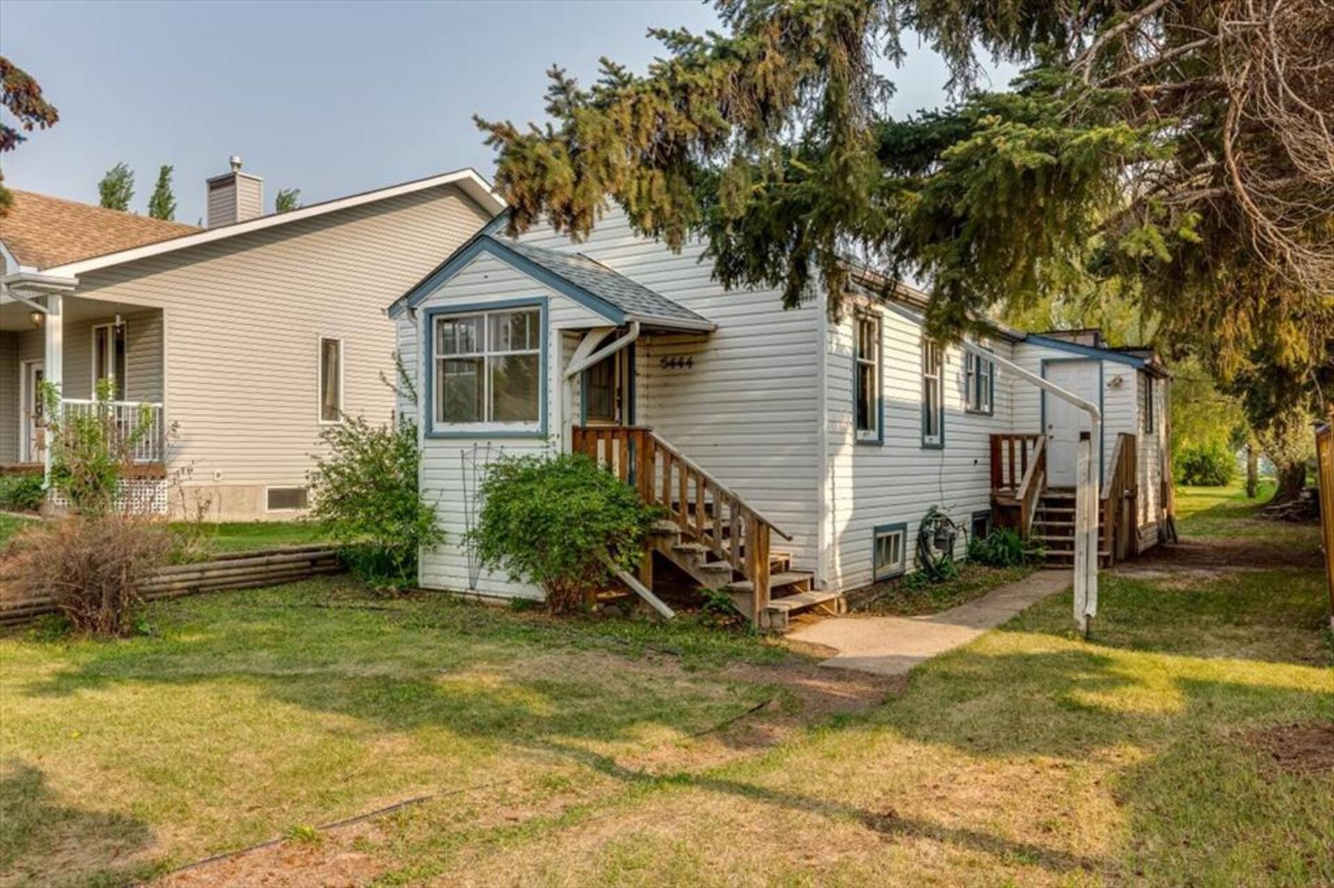 5444 54 Avenue Lacombe