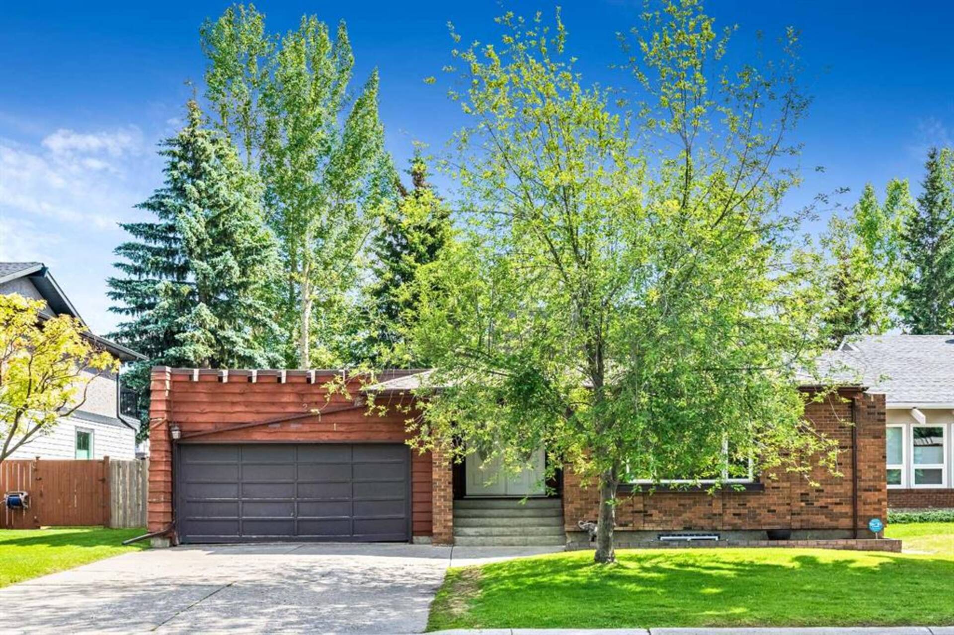 211 Pump Hill Crescent SW Calgary