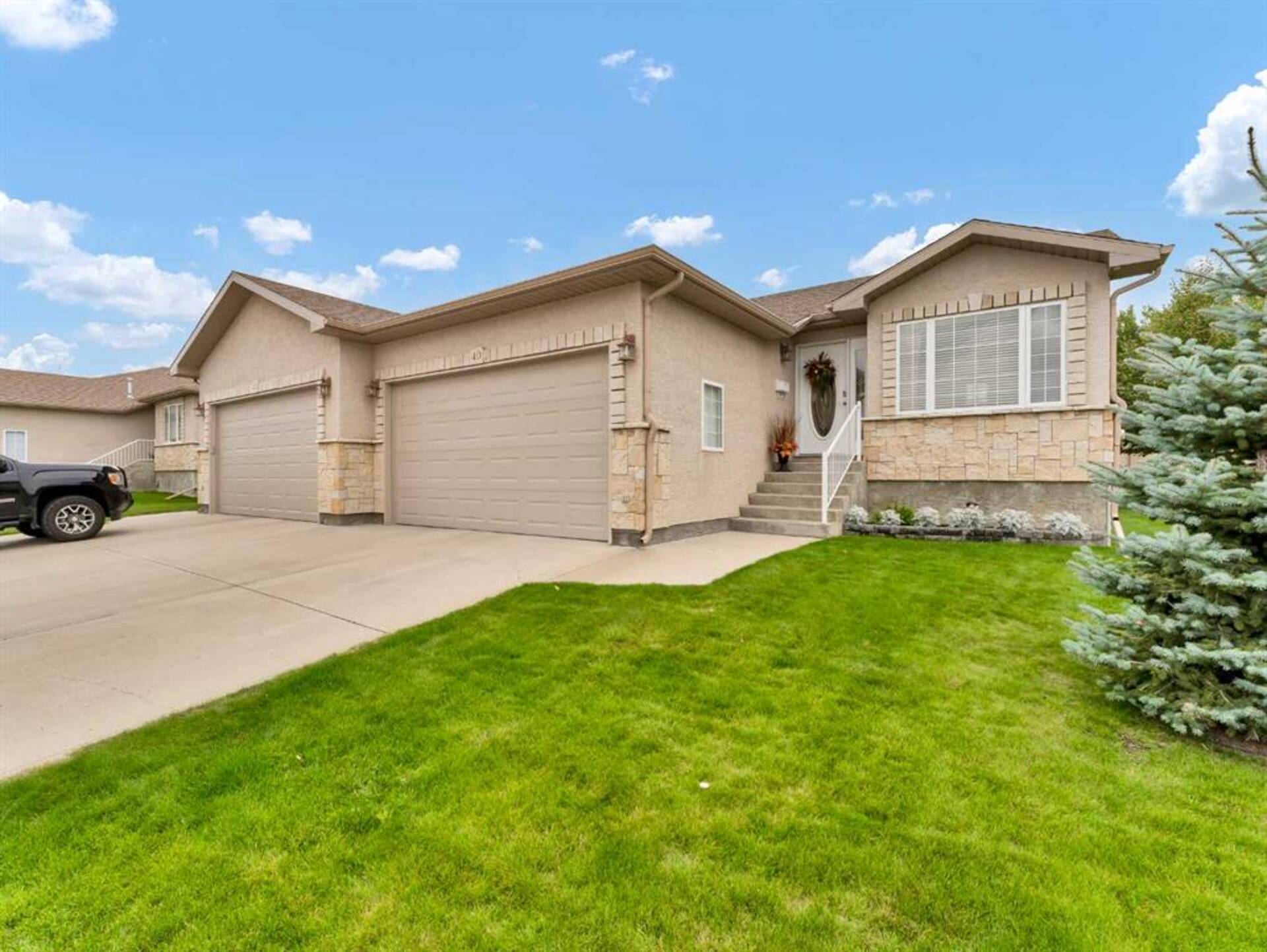 40 Sandstone Place SE Medicine Hat