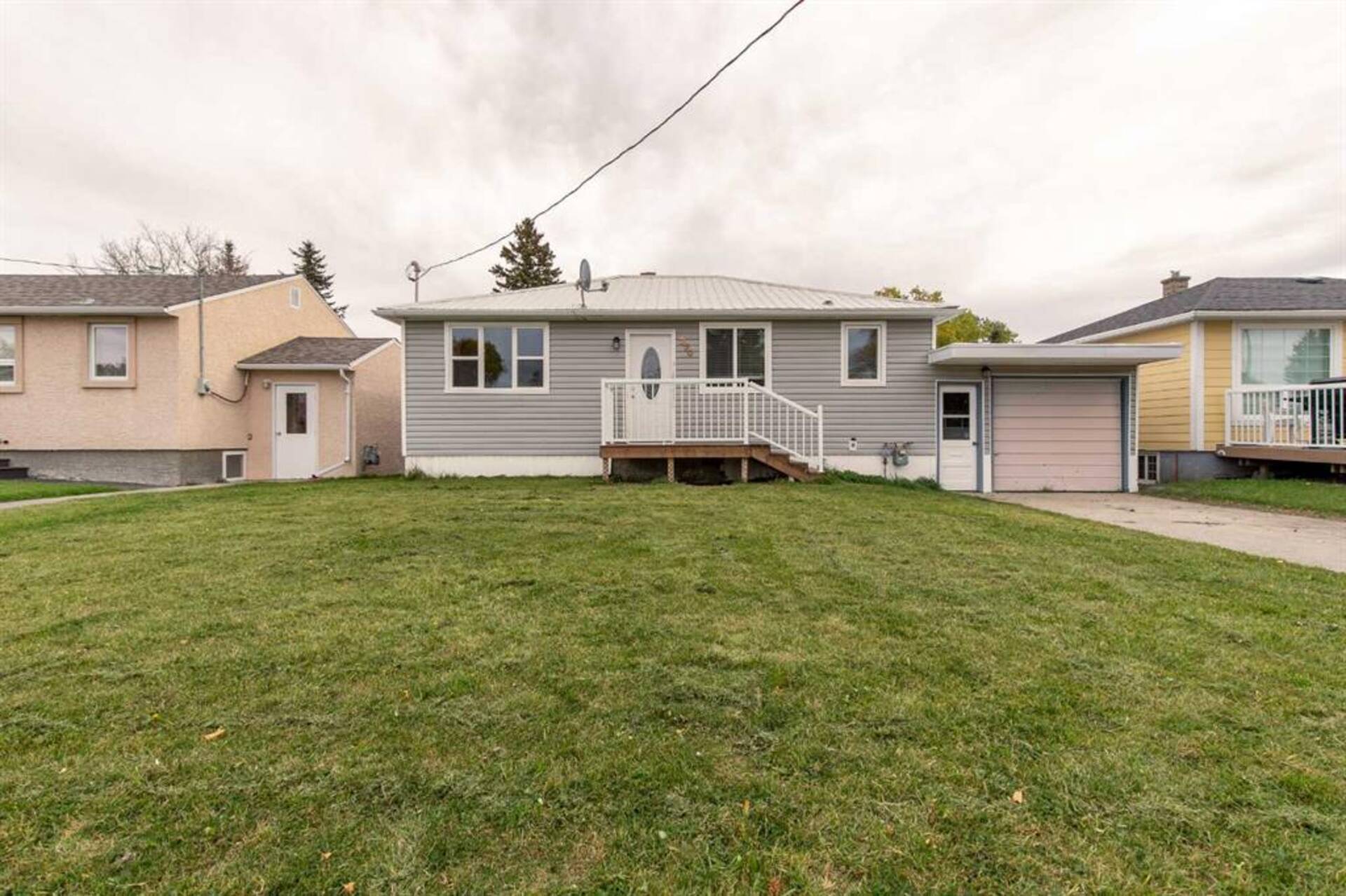 230 4 Street E Cardston