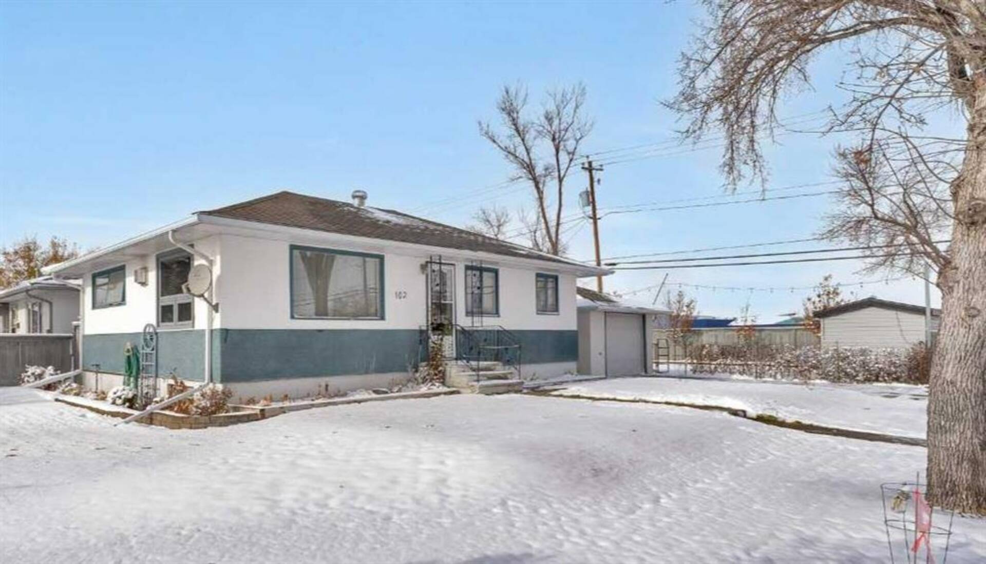 102 Sanderson Avenue NW Medicine Hat