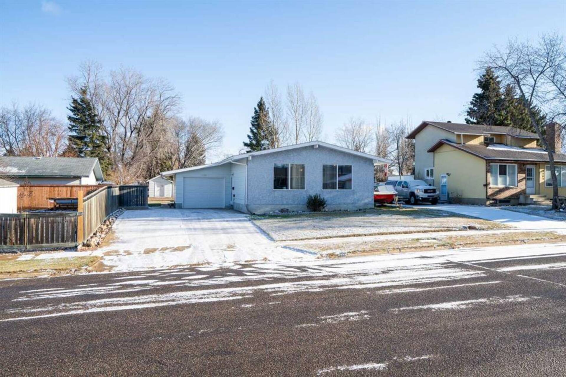 3305 54 Avenue Lloydminster