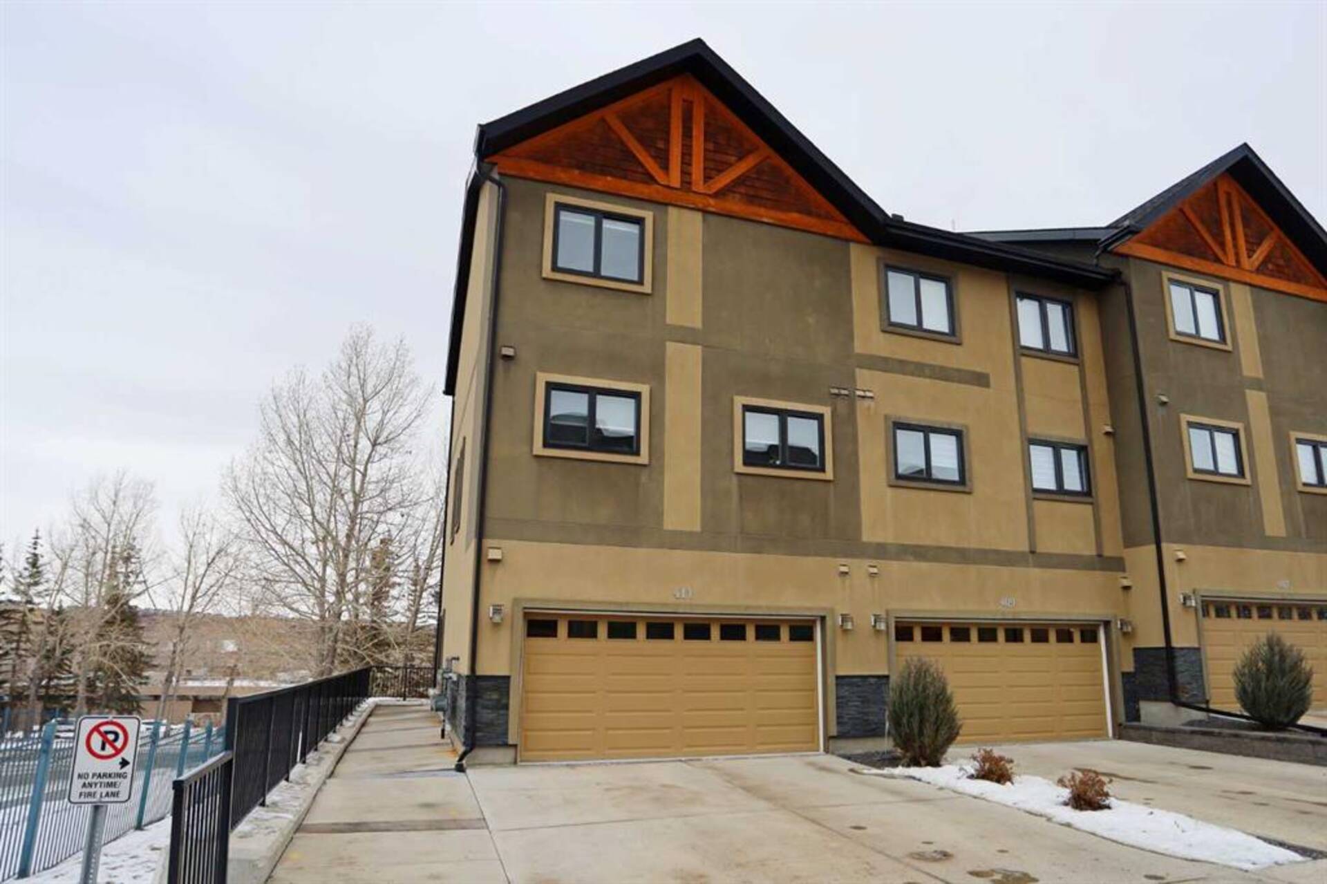 411 Valley Ridge Manor NW Calgary