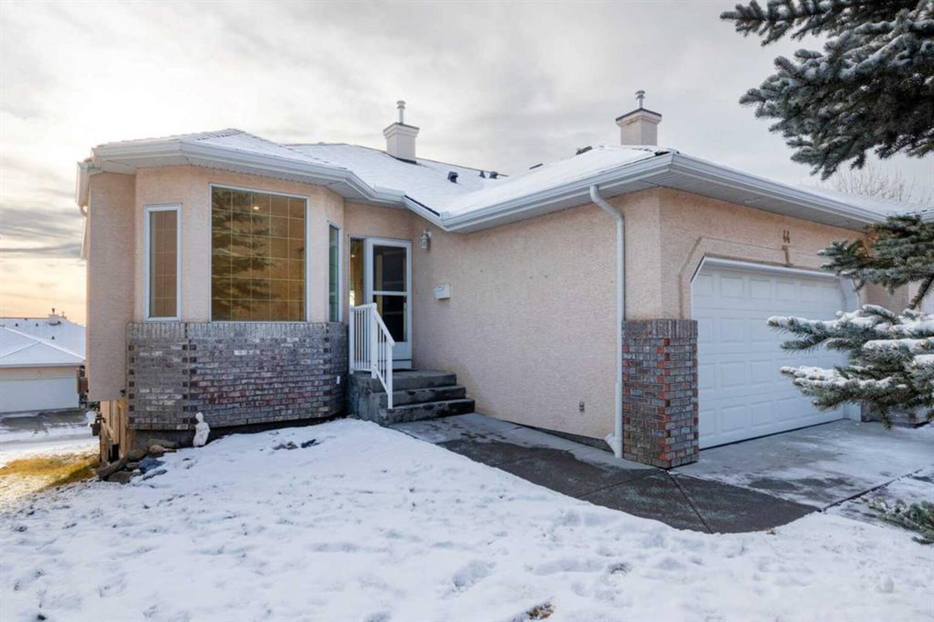 44 Eagleview Heights Cochrane