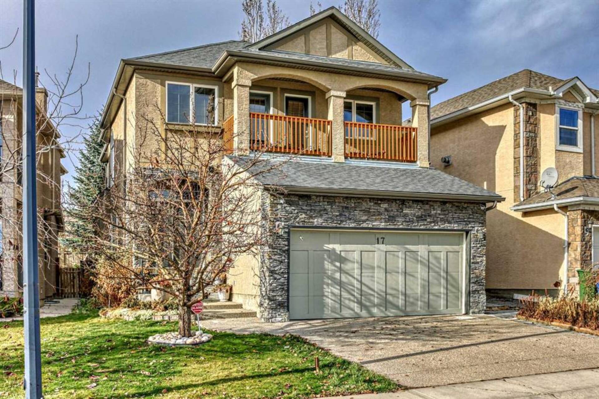 17 Sherwood Parade NW Calgary