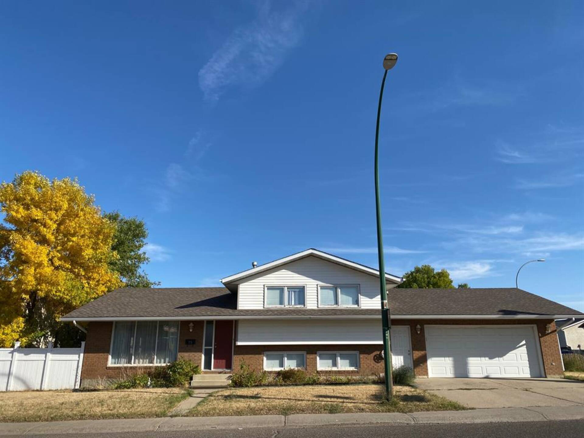 75 Ross Haven Avenue SE Medicine Hat