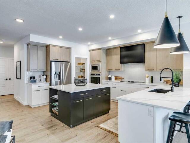 323 Creekside Way SW Calgary