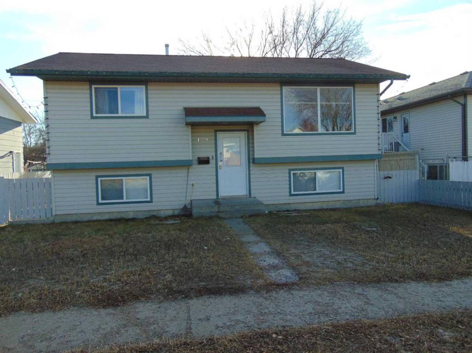 1209 Elm Street SE Medicine Hat