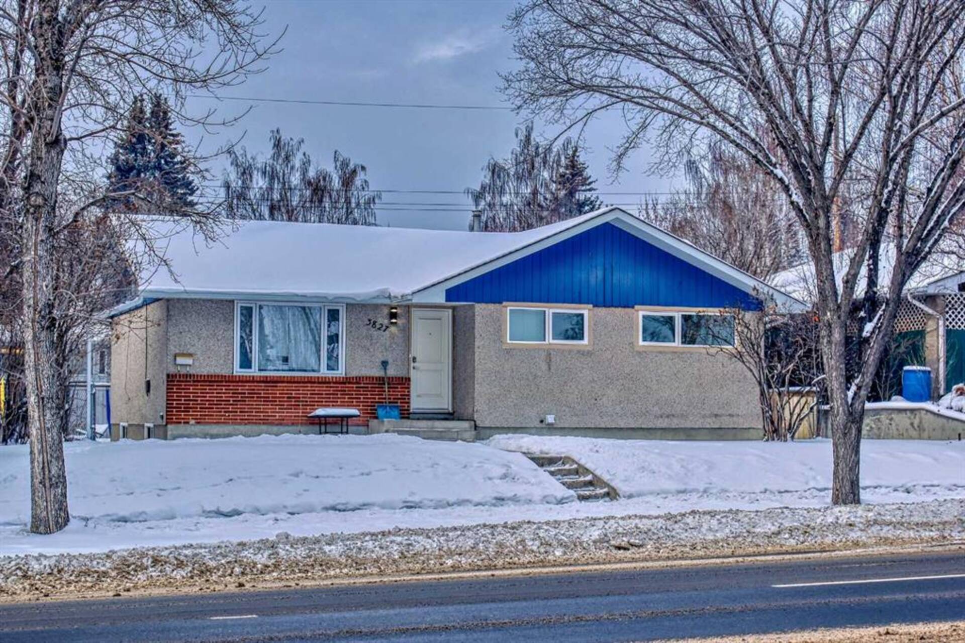 3827 Charleswood Drive NW Calgary