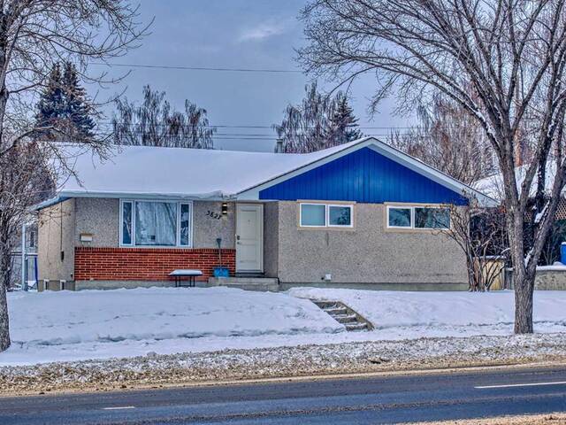 3827 Charleswood Drive NW Calgary