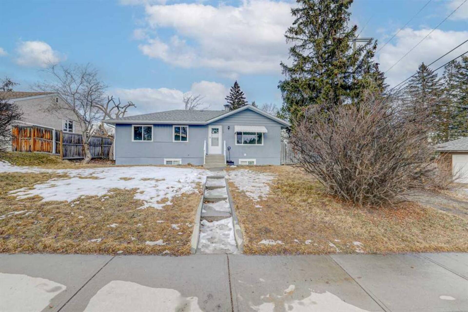 708 Thorneycroft Drive NW Calgary