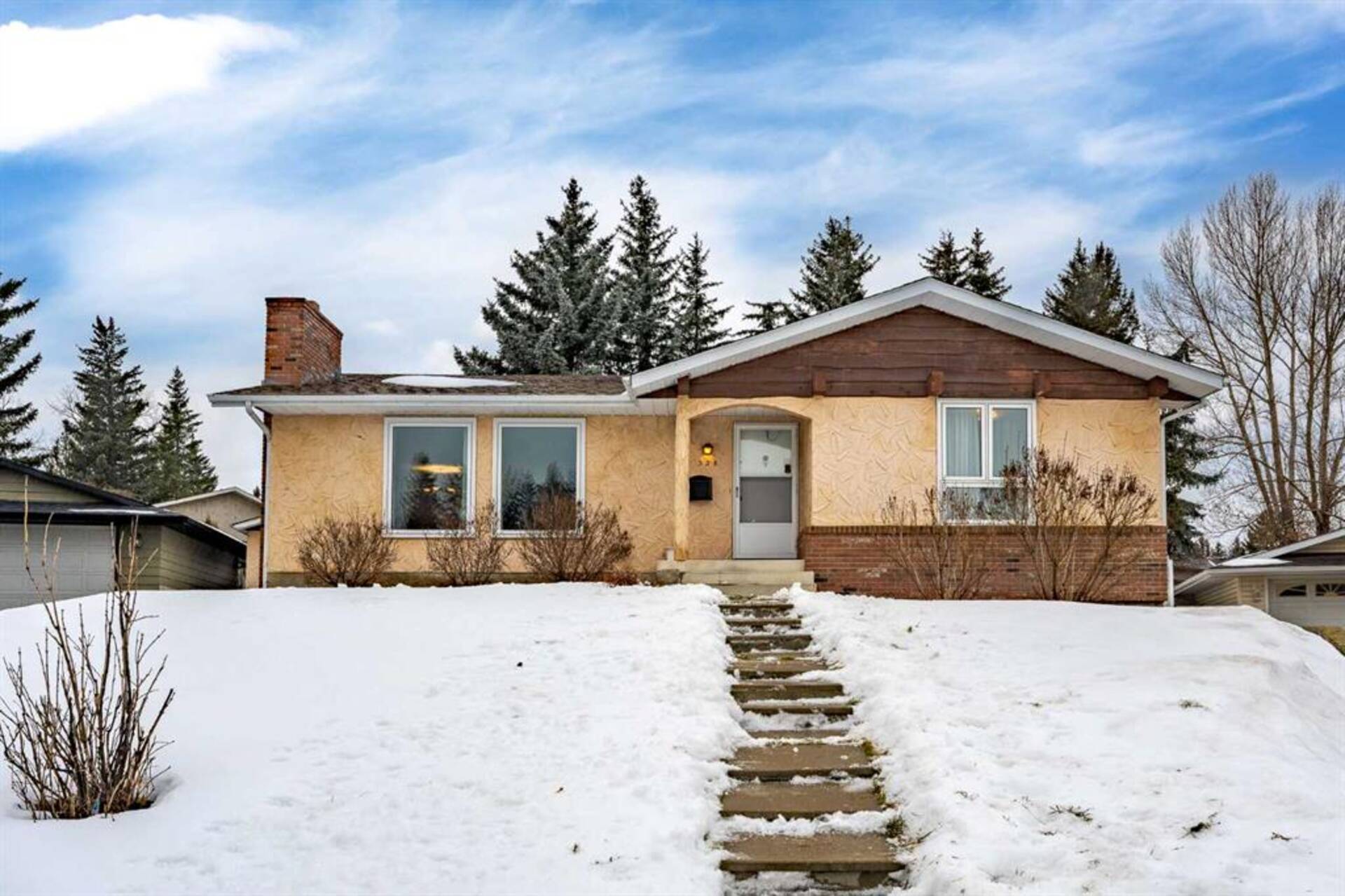 328 Cantrell Place SW Calgary