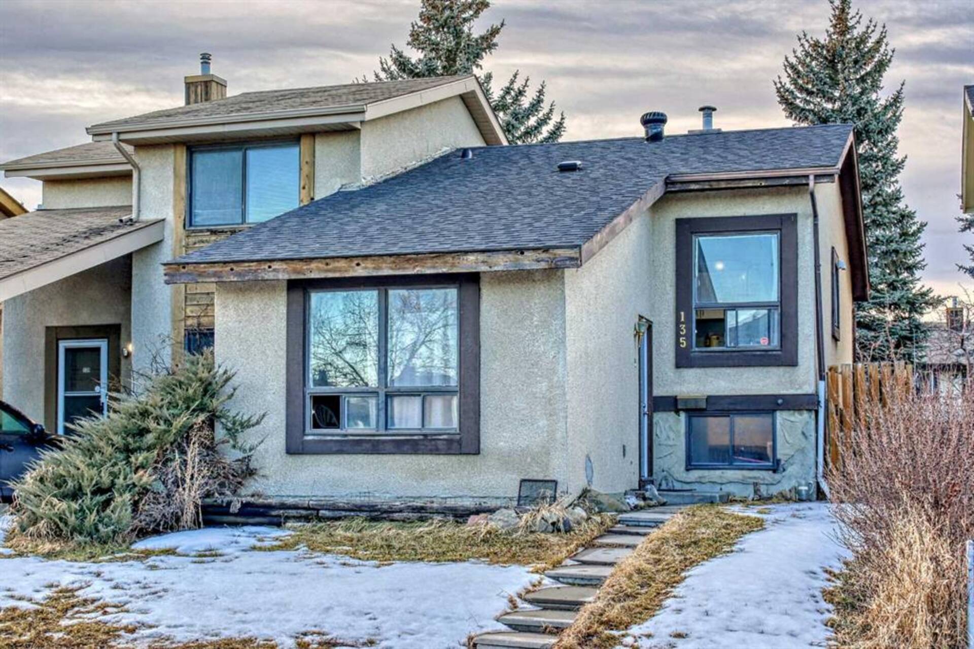 135 Pinecliff Close NE Calgary