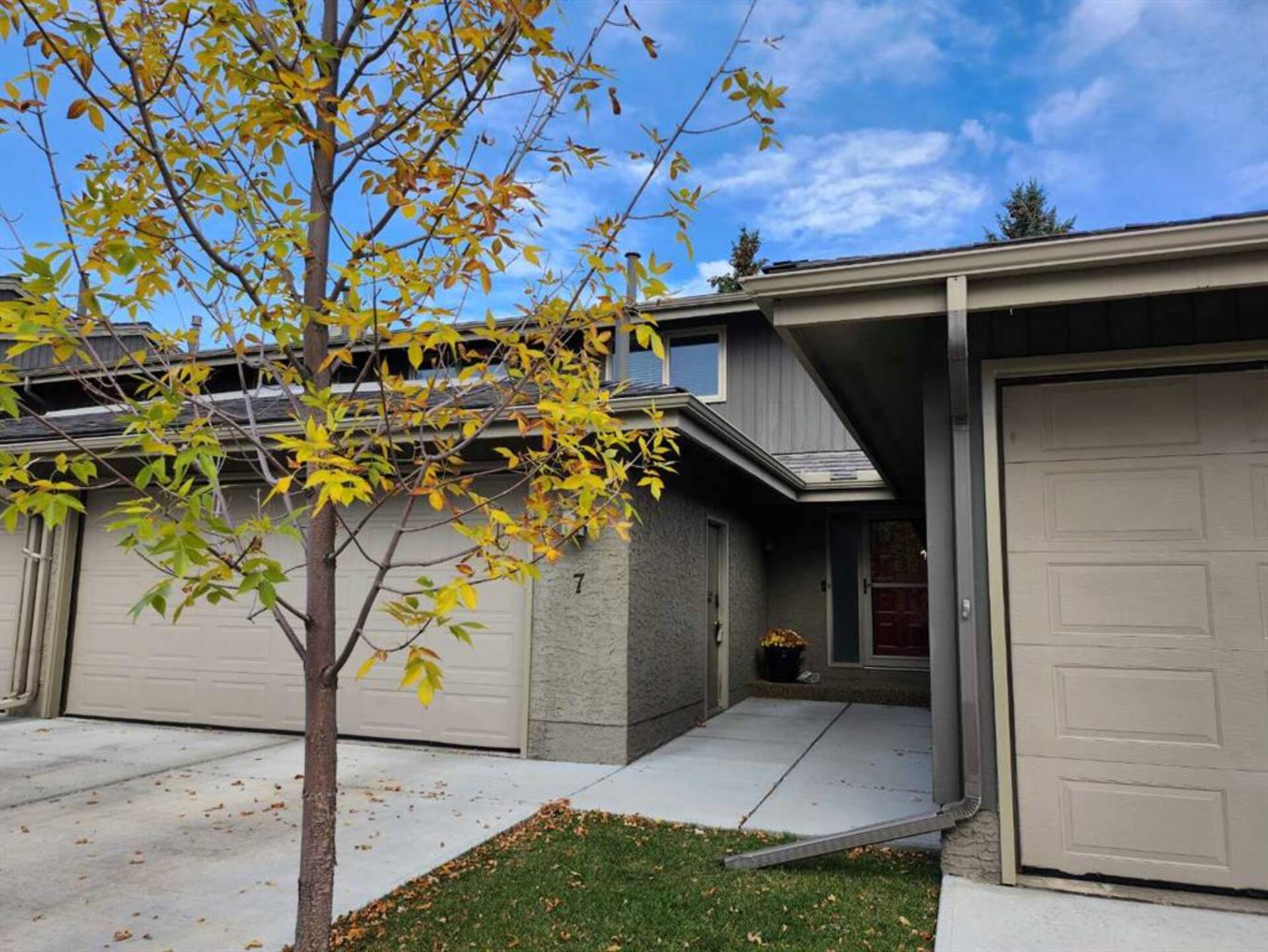 7, 1901 Varsity Estates Drive NW Calgary