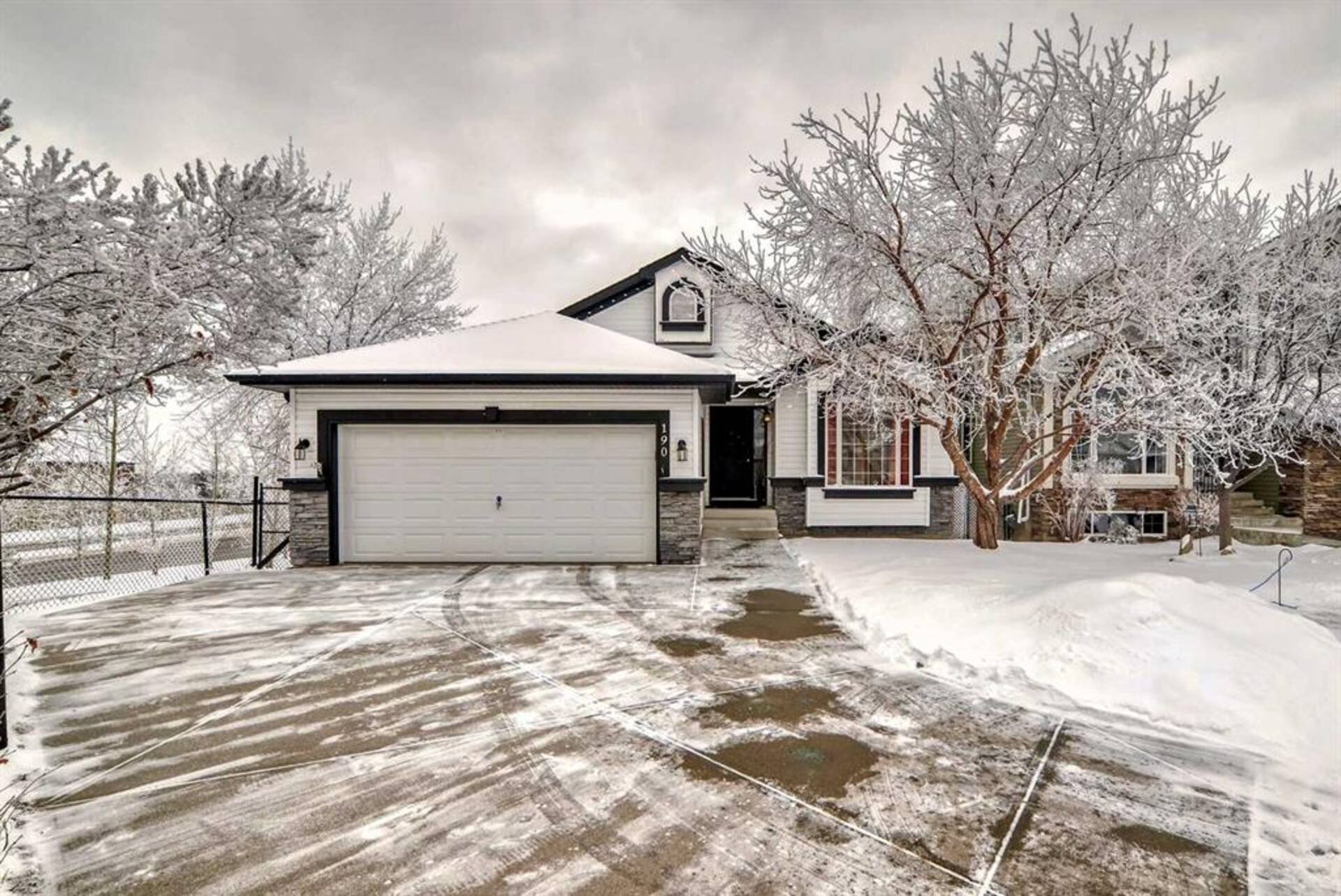 190 Rocky Ridge Landing NW Calgary