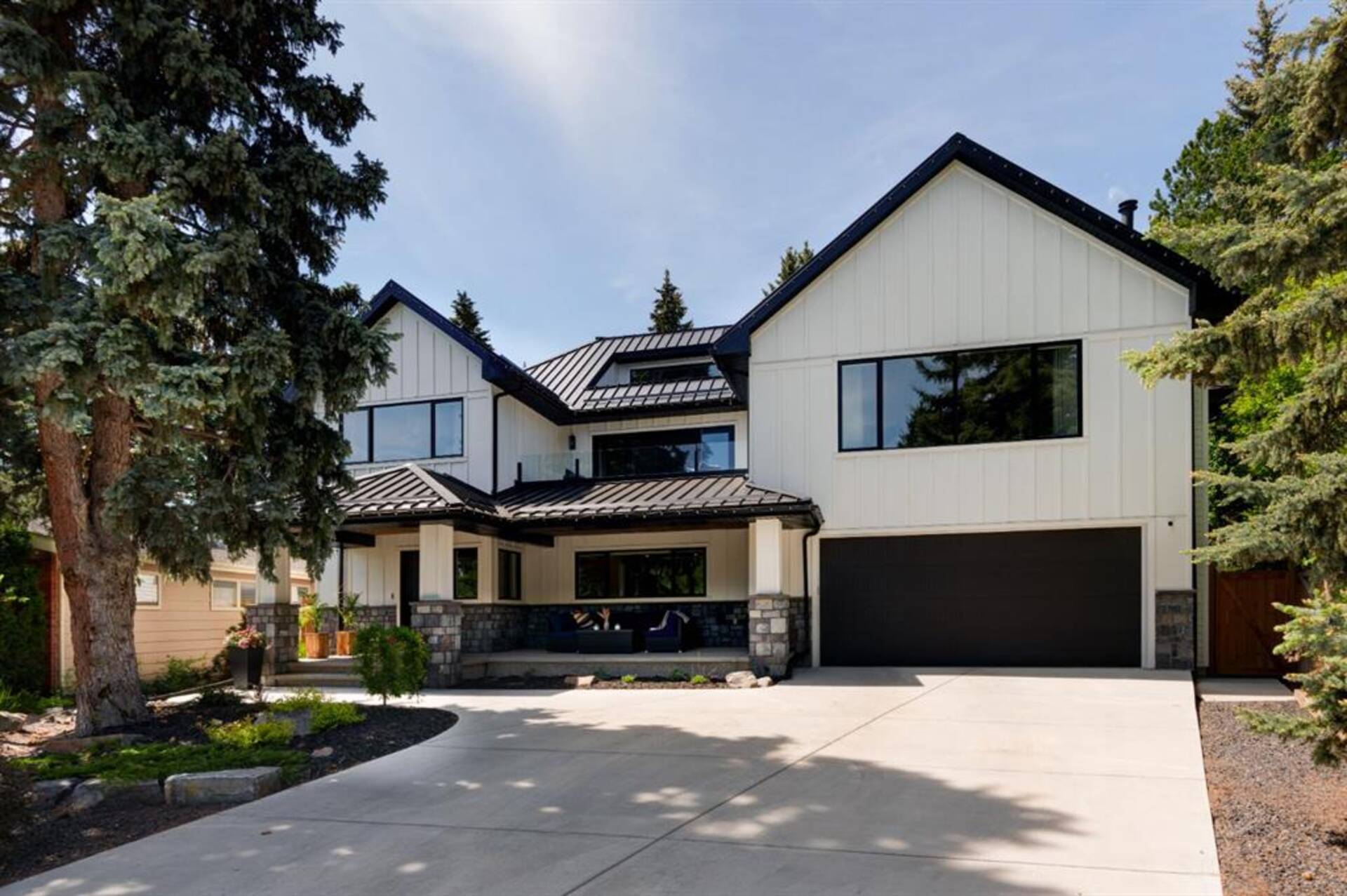 2522 Longwood Court SW Calgary