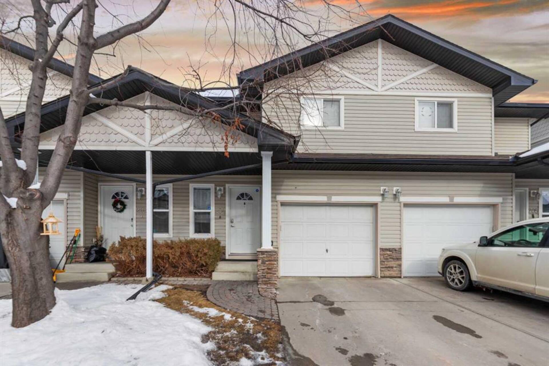 204, 760 Railway Gate SW Airdrie