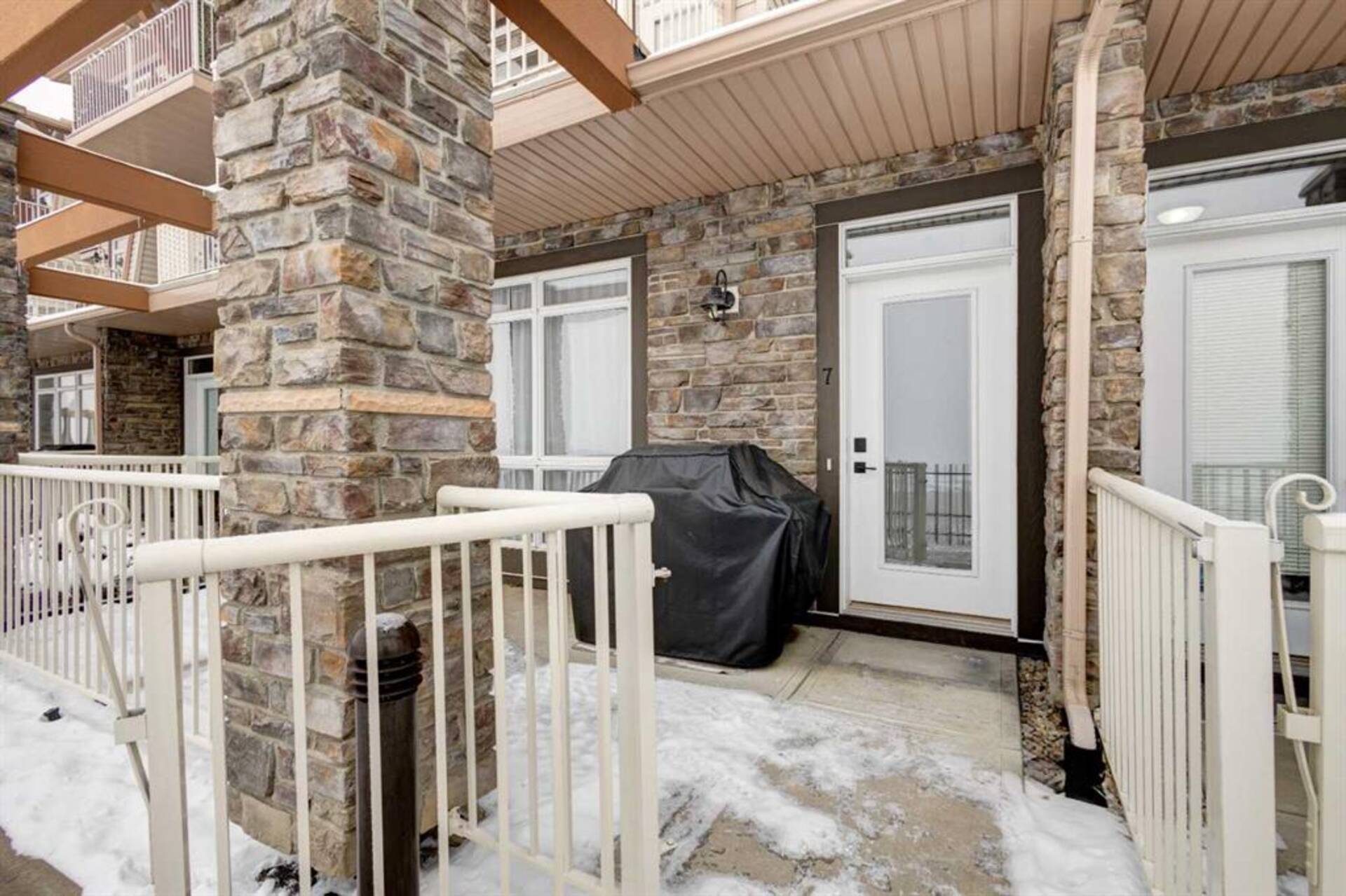 7, 153 Rockyledge View NW Calgary