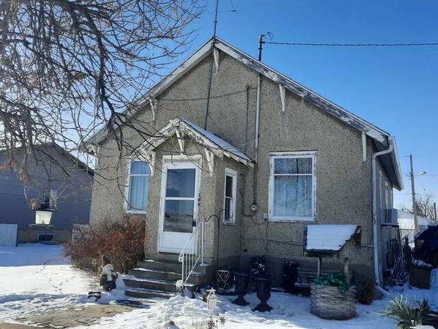 102 Railway Avenue S Morrin